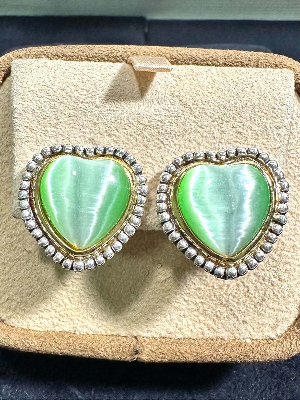 NOS/ Vtg Green Glass Cats Eye Two Toned Heart Shaped Earrings